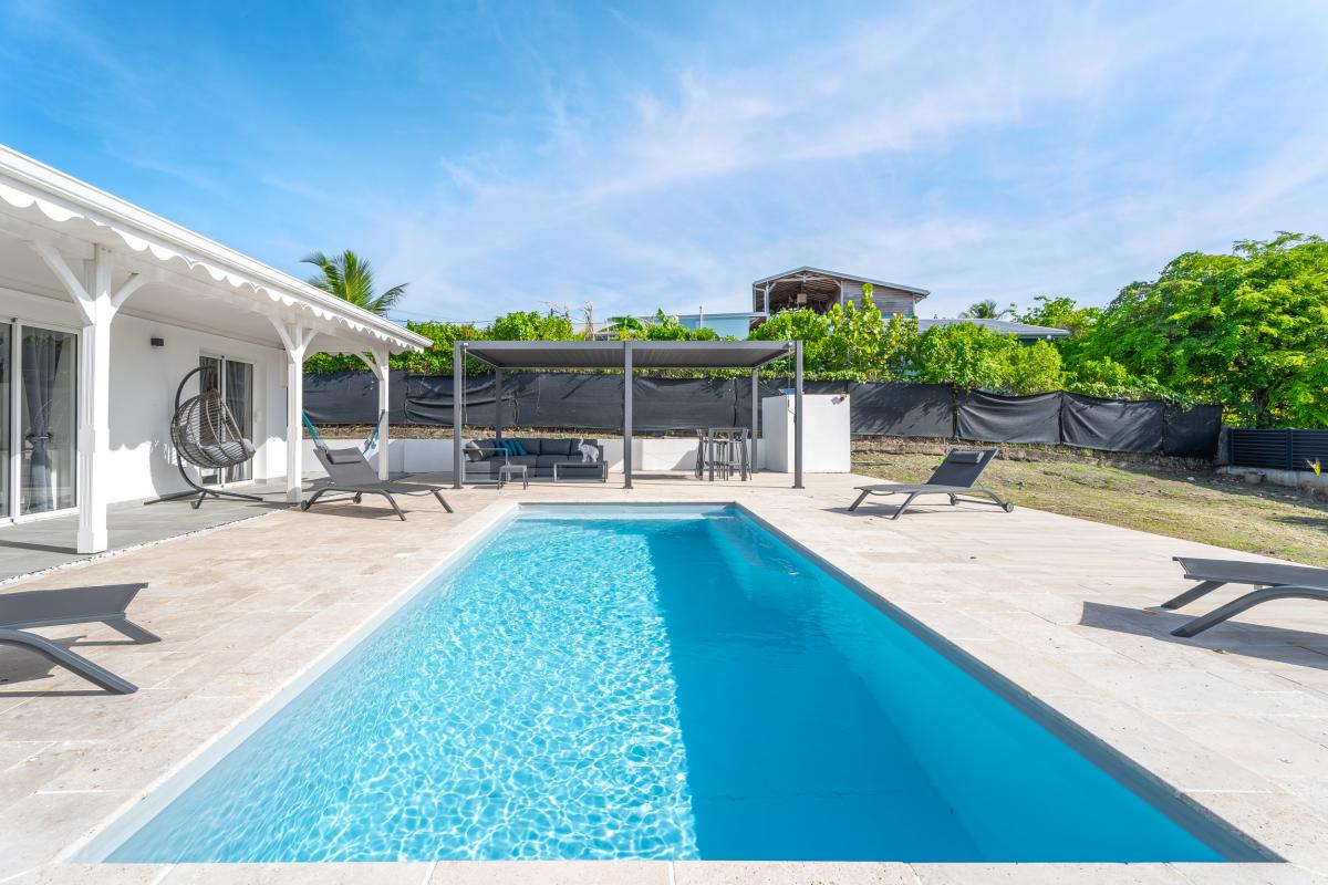 3Location villa piscine 4 chambres sainte luce_ piscine